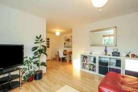 2 bedroom Flat for s...